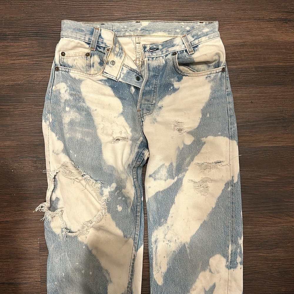 **One-of-a-Kind Vintage Levi's (W28 L32) – Hand-Embroidered & Custom Dyed** - Picture 6 of 9